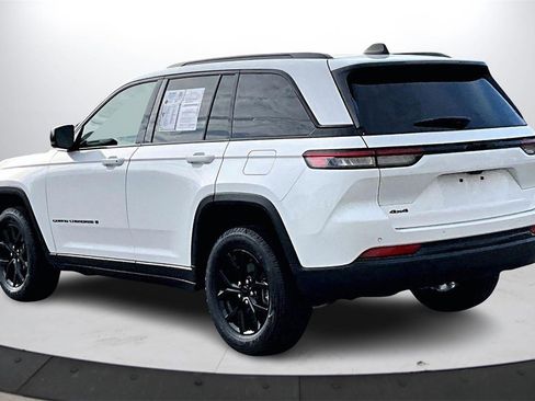 Used 2024 Jeep Grand Cherokee Altitude image 7