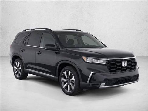 Used 2023 Honda Pilot Touring image 3