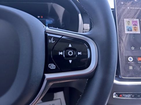 Certified 2025 Volvo XC90 B5 Plus AWD/4WD image 28