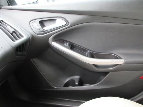 Used 2016 Ford Focus Titanium image 33