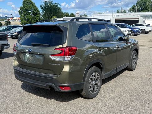 Used 2022 Subaru Forester Premium AWD/4WD image 4