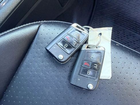 Used 2018 Volkswagen Tiguan SE image 34