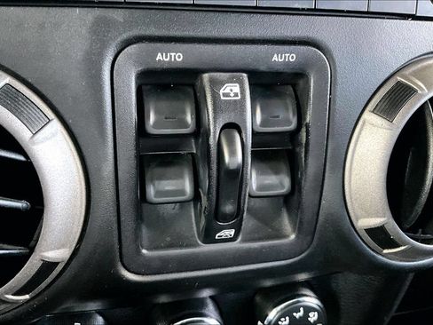Used 2015 Jeep Wrangler Unlimited Sport w/ Quick Order Package 24S AWD/4WD image 15