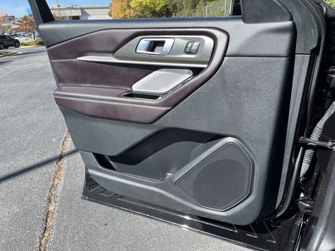 Used 2025 Ford Explorer Platinum image 15