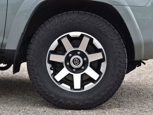 Used 2022 Toyota 4Runner TRD Off-Road Premium w/ Moonroof Package AWD/4WD image 4