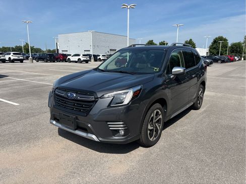 Used 2023 Subaru Forester Touring AWD/4WD image 2