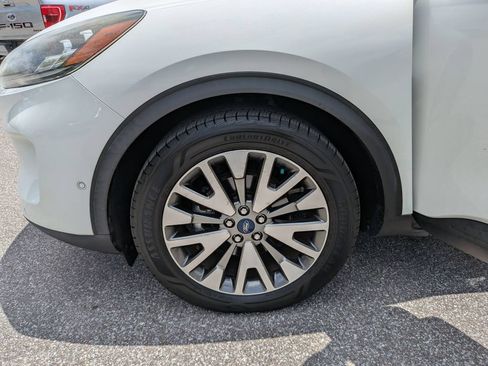 Certified 2020 Ford Escape Titanium w/ Titanium Premium Package 2.0 FWD image 32