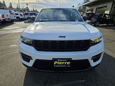 Used 2023 Jeep Grand Cherokee Altitude image 8