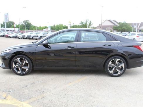 Used 2021 Hyundai Elantra Limited FWD image 2