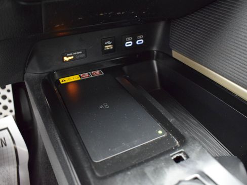 Used 2025 Toyota Camry SE FWD image 15