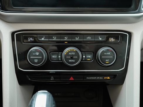 Used 2022 Volkswagen Atlas SE w/ Panoramic Sunroof Package FWD image 15
