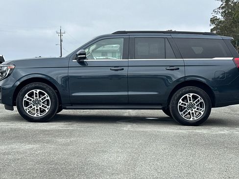 Used 2025 Ford Expedition Active AWD/4WD image 2