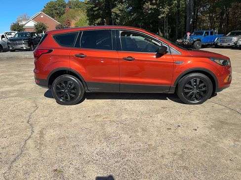 Used 2019 Ford Escape S image 4