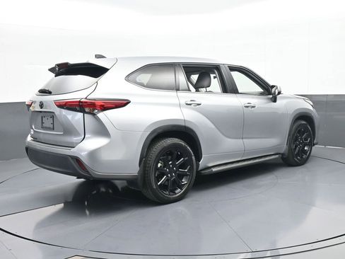 Used 2022 Toyota Highlander L image 6