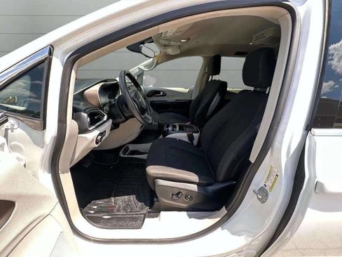 Used 2018 Chrysler Pacifica Touring Plus w/ Tire & Wheel Group image 46