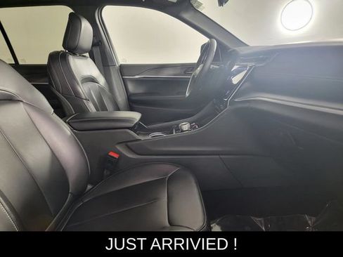 Used 2024 Jeep Grand Cherokee Limited AWD/4WD image 18