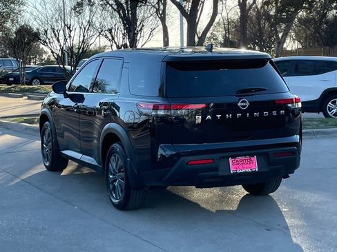 Used 2025 Nissan Pathfinder S image 4