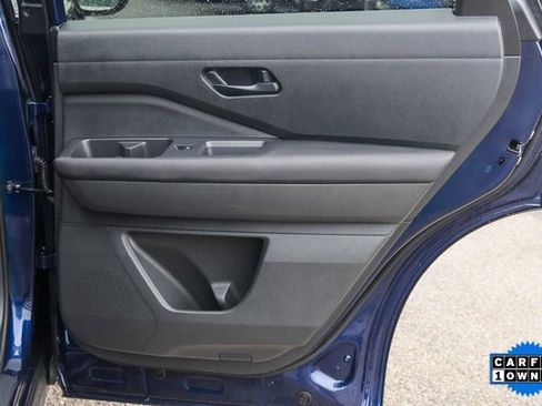 Used 2025 Nissan Pathfinder SV image 18