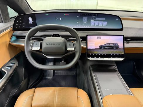 Used 2026 Lucid Gravity Dream image 33