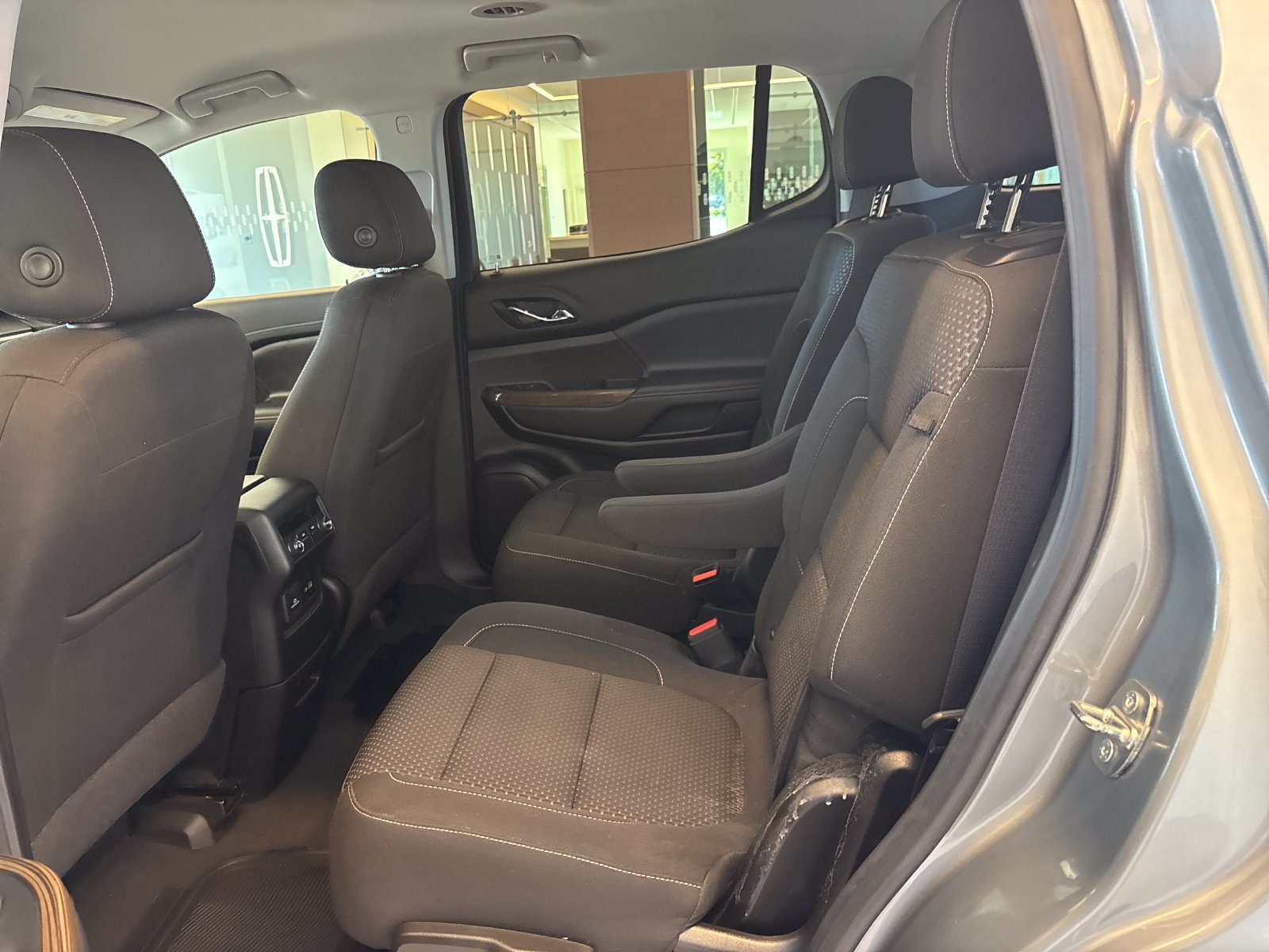 Used 2023 GMC Acadia SLE w/ Driver Convenience Package FWD image 11