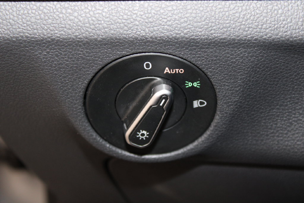 Used 2025 Volkswagen Jetta SE FWD image 24