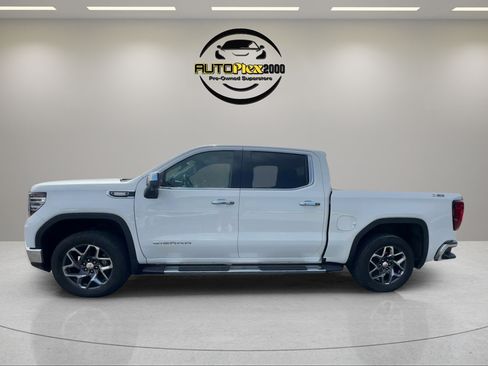 Used 2022 GMC Sierra 1500 SLT w/ X31 Off-Road Package AWD/4WD image 4