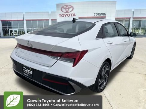 Used 2025 Hyundai Elantra SEL image 5