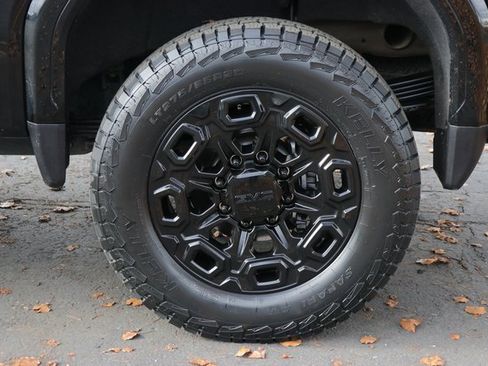 Used 2024 GMC Sierra 2500 Denali w/ Denali Reserve Package image 9