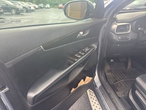 Used 2020 Kia Sorento L FWD image 17