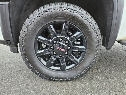 Used 2024 GMC Sierra 3500 AT4 w/ AT4 Preferred Package image 9