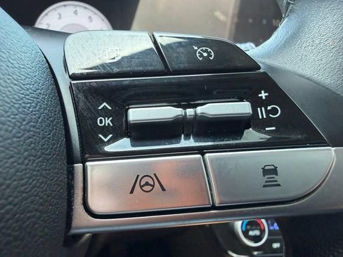 Used 2023 Hyundai Elantra SEL w/ Convenience Package FWD image 17