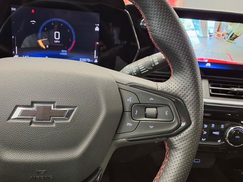 Used 2024 Chevrolet Trax RS w/ Sunroof Package FWD image 28