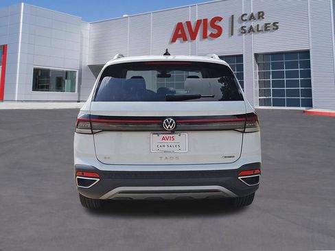 Used 2025 Volkswagen Taos SE AWD/4WD image 7