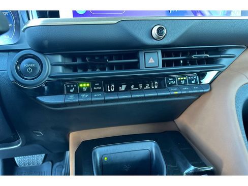 Certified 2025 Toyota Crown Signia image 24