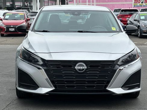 Used 2024 Nissan Altima 2.5 SV image 11