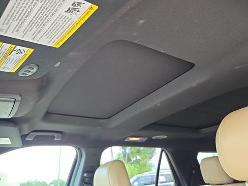 Used 2017 Ford Explorer Limited w/ Equipment Group 301A FWD image 16