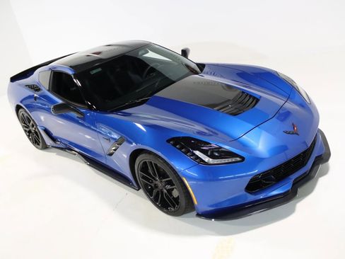 Used 2016 Chevrolet Corvette Stingray Coupe w/ Carbon Flash Badge Package image 81