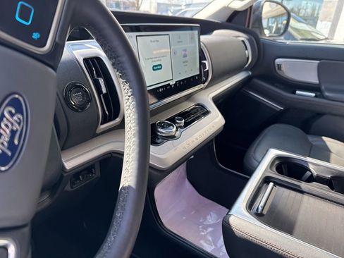 Used 2025 Ford Expedition Active image 14