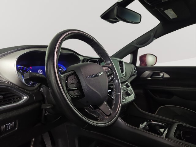 Used 2021 Chrysler Pacifica Limited w/ Uconnect Theater Family Group AWD/4WD image 13