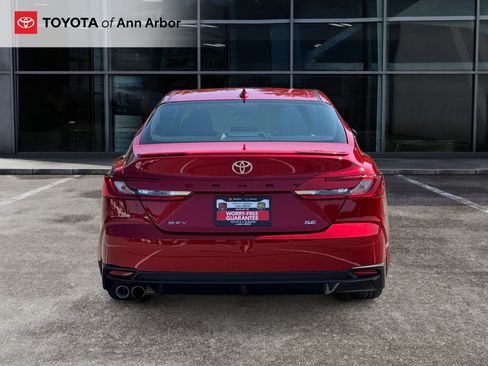 Used 2025 Toyota Camry SE FWD image 9
