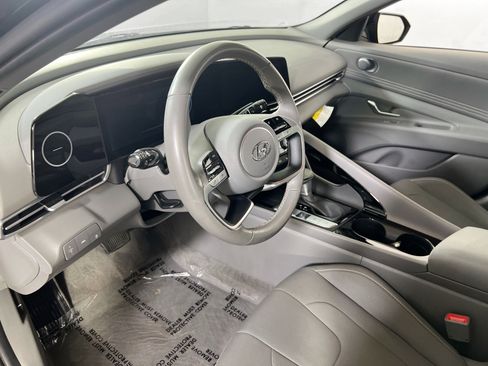Used 2023 Hyundai Elantra SEL w/ Convenience Package FWD image 9