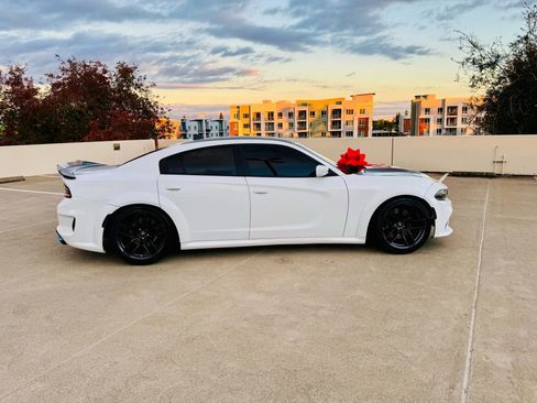 Used 2017 Dodge Charger R/T RWD image 12