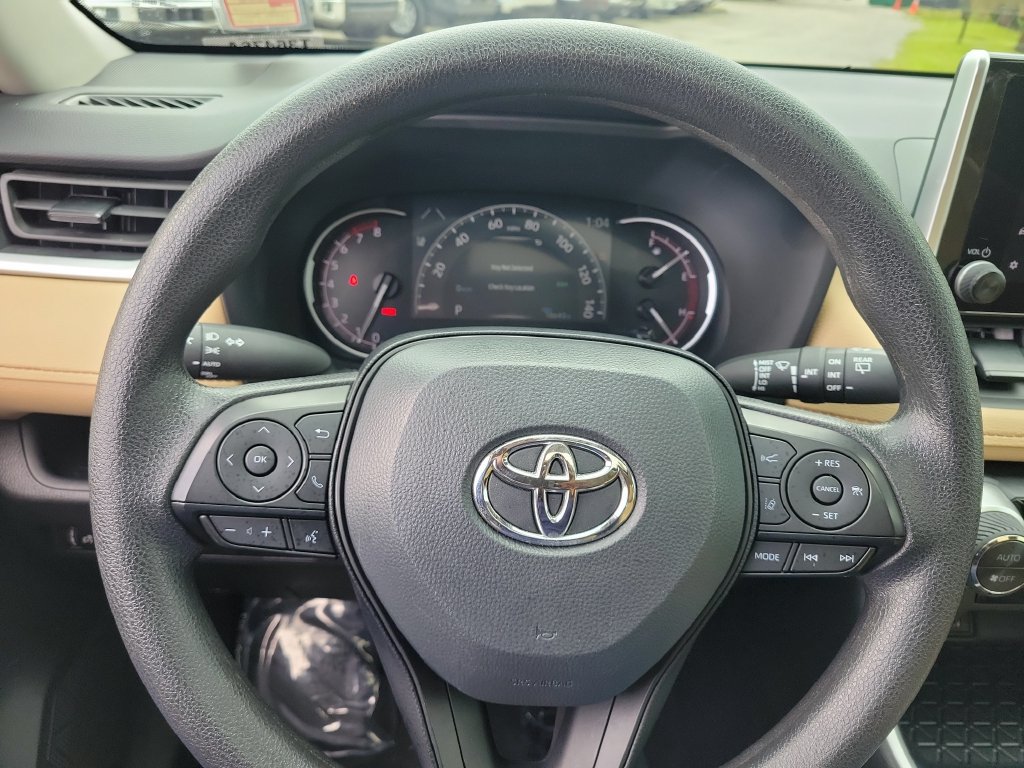 Used 2025 Toyota RAV4 XLE w/ Convenience Package AWD/4WD image 8