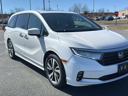 Used 2023 Honda Odyssey Touring image 1