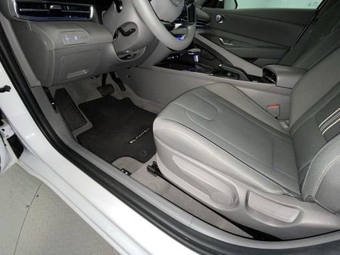 Used 2024 Hyundai Elantra SEL FWD image 12