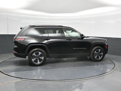 Used 2022 Jeep Grand Cherokee Limited 4xe w/ Luxury Tech Group II AWD/4WD image 4