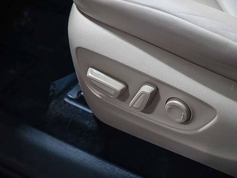 Certified 2020 Toyota Highlander XLE FWD image 24