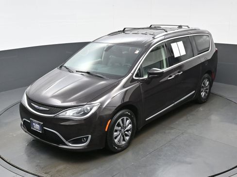 Used 2019 Chrysler Pacifica Touring-L Plus image 35