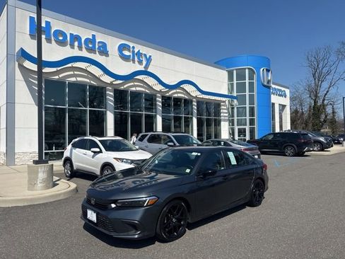 Used 2022 Honda Civic Sport image 2