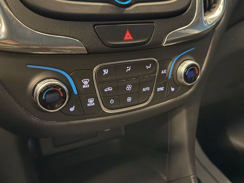 Used 2019 Chevrolet Equinox LT AWD/4WD image 14